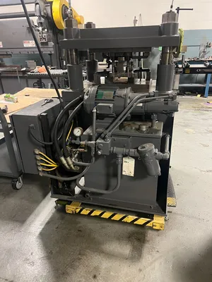 1995 HESS-MAE 30 Ton Hydraulic Press | Universal Press & Machinery (UPM) (3)