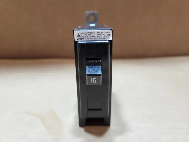 Used CUTLER-HAMMER BAB1015 Switchgears British Columbia CA | Lenmark #835469
