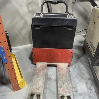 Used 2005 RAYMOND 112TM-FRE60L Pallet Jacks Alberta CA | Leavitt Machinery #1438779