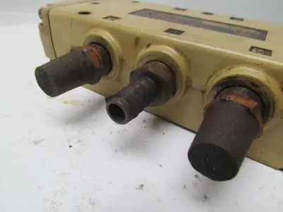 CA Norgren P71kA06 5-Port Air control valve 1/2" NPT ports