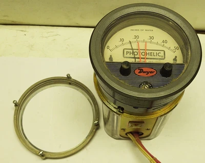 Dwyer PHOTOHELIC Gauge Range 0'' - .50'' of Water 25 PSI Max 117VAC Differential