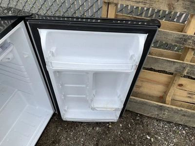 Used MAGIC CHEF HMR330SE Refrigerators Michigan US | Miedema Asset Management Group #1454935