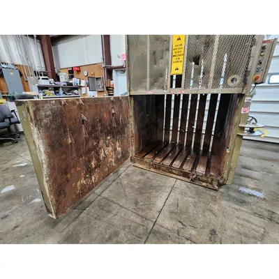 Used Piqua Manufacturing 15HP Vertical Hydraulic Compactor Baler