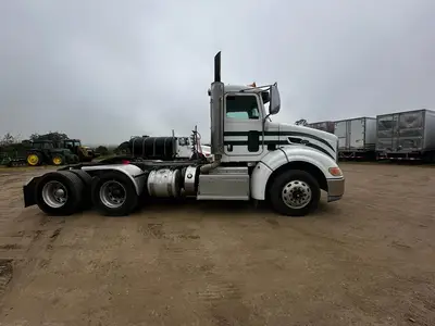 USED 2011 PETERBILT 384