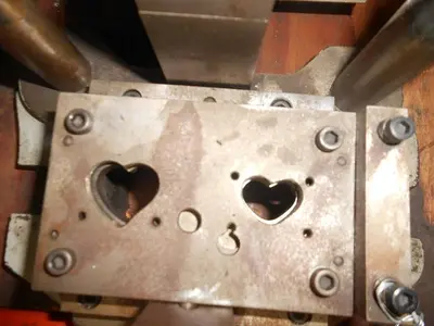 7459-390 Die Set 2-Set of Hearts