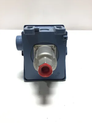 USED UNITED ELECTRIC CONTROLS ⚙️ MODEL: H400-S156B FOR EASY IDENTIFICATION, REPLACEMENT, AND COMPATIBILITY REFERENCE.