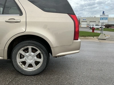 USED 2005 CADILLAC SRX
