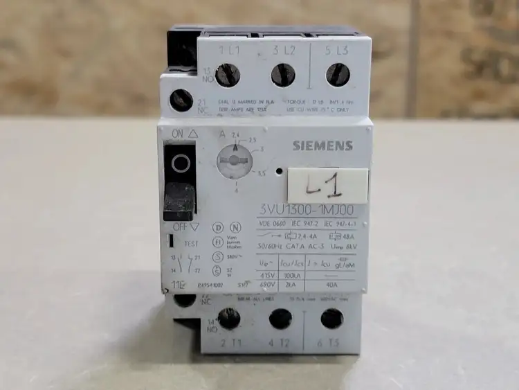 Used SIEMENS 3VU1300-1MJ00 Switchgears British Columbia CA | Lenmark #242206