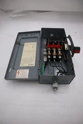 Square D H321N Heavy Duty Safety Switch 30A 3 Pole Fusible UNIT STOCK 4911-A