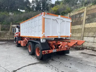 USED 2006 AUTOCAR XPEDITOR