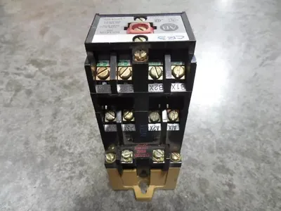 Allen Bradley 700-P800A1 AC Relay Module Series B Used