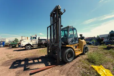 Caterpillar P20000 Forklift