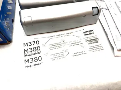 USED SECURITRON MAGNALOCK MAGNALOCK DOOR LOCKING DEVICE