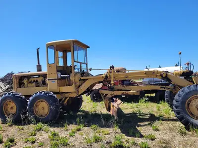 USED 1952 CATERPILLAR 12