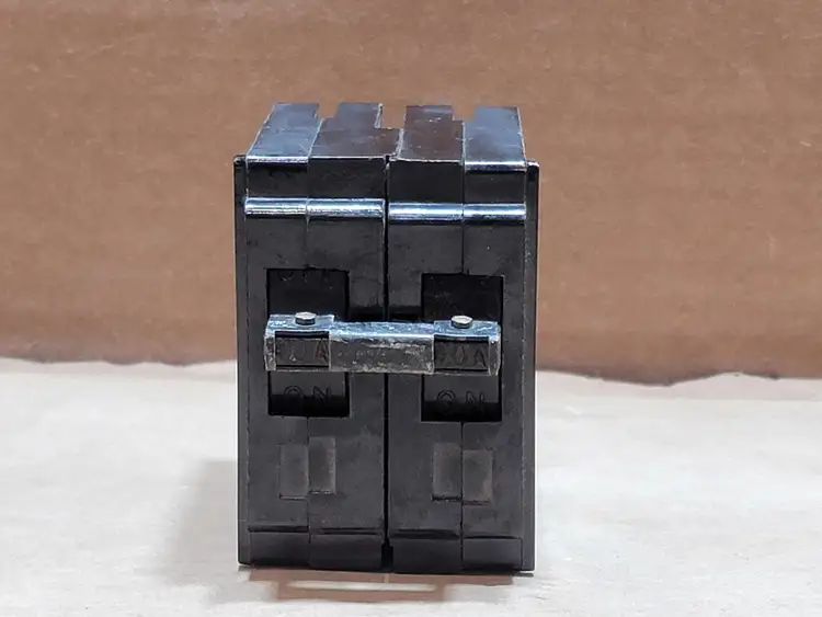 Used CANADIAN GENERAL ELECTRIC TQL2140 Switchgears British Columbia CA | Lenmark #835673