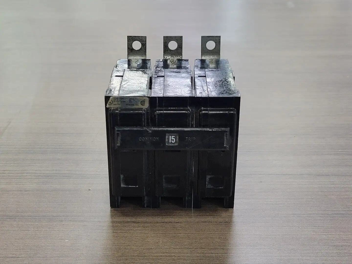 USED CUTLER-HAMMER BAB3015H