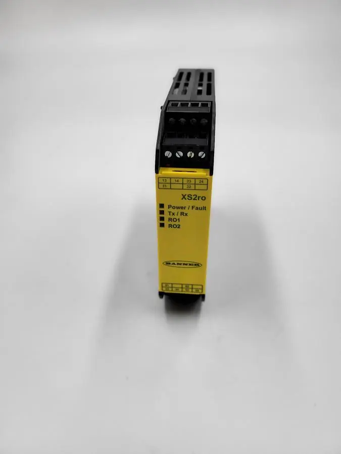 USED BANNER BANNER XS2RO PN: 85075 SAFETY CONTROLLER RELAY SAFETY OUTPUT MODULE