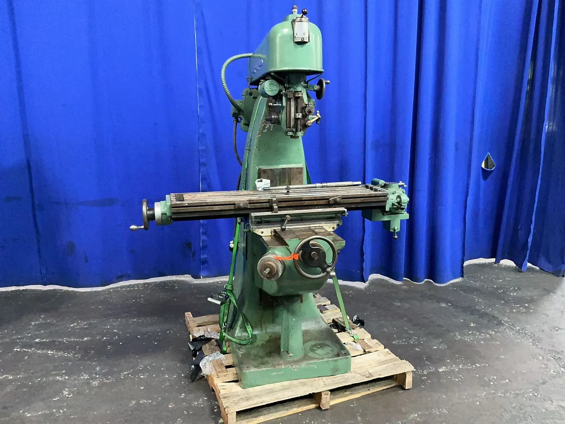 Used THE UNITED STATES MACHINE TOOL CO. V Vertical Mills Ohio US | HGR 24 #1335364