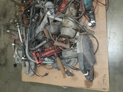 PALLET OF ASSORTED TOOLS