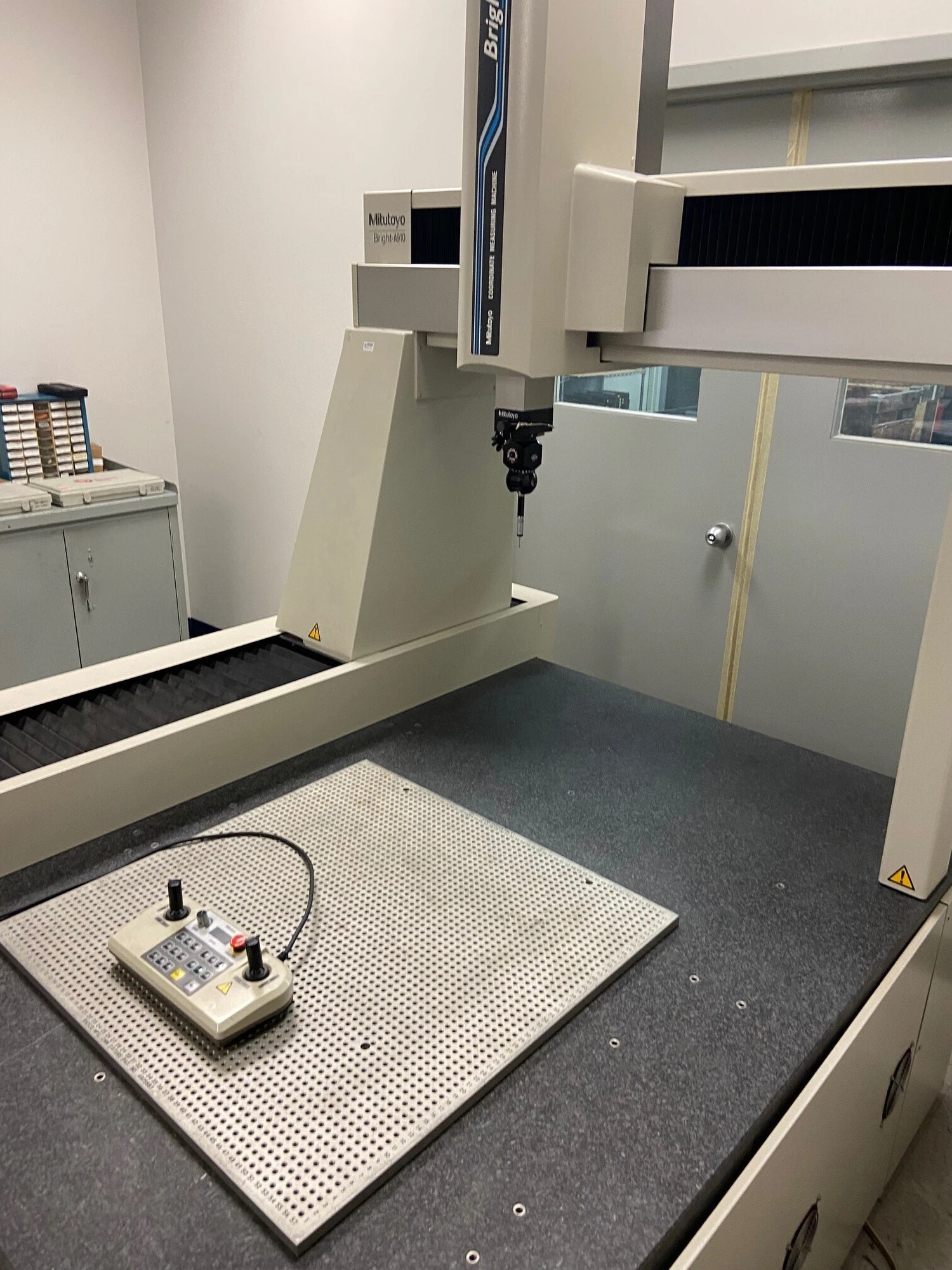 Used MITUTOYO BRIGHT 910 Coordinate Measuring Machines 91381