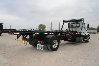 New | in-Stock 2027 MACK MD7 Rolloff Trucks Texas US | Roll Off Truck World #1491912