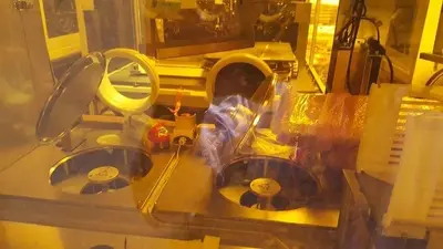 MBRAUN LABMASTER DP 5357  glovebox  with suss rc8
