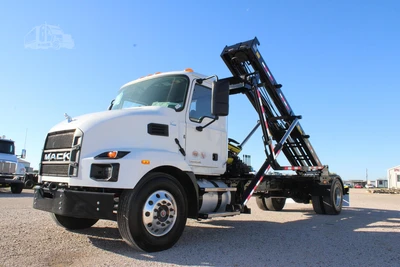 New | in-Stock 2027 MACK MD7 Rolloff Trucks Texas US | Roll Off Truck World #1491925