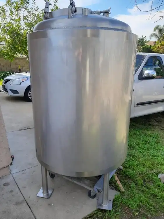 Used 1900 WALKER 200 GALLON Stainless Steel Tanks California US | Revelation Machinery #404316