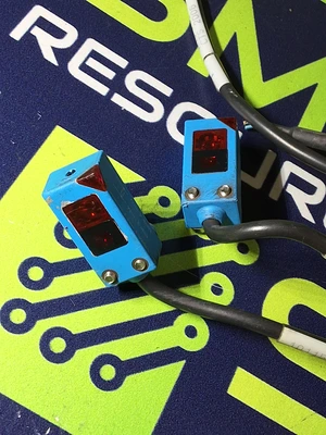 SICK WT4-2P132 PHOTOELETRIC PROXIMITY SENSOR - LOT OF 2 -