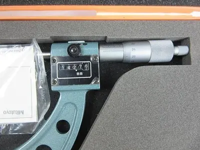 MITUTOYO 193-106 Digit Outside Micrometer, 125-150 mm, .01 mm with case