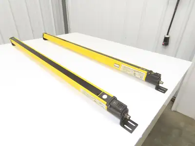 440L-P4J0960YD Guardshield Safety Light Curtain Transmitter/Receiver Set -READ