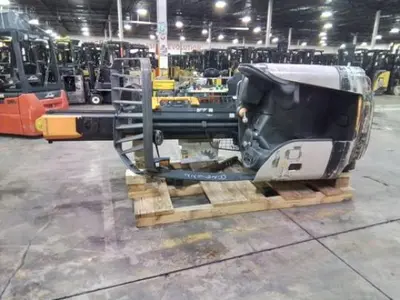 USED 2016 CROWN RMD6095S-32