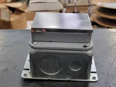 NEW HUBBELL B2427