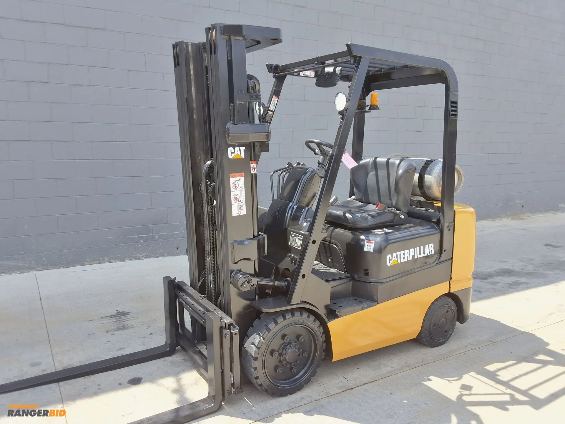 USED CATERPILLAR 5,000LBS CAPACITY