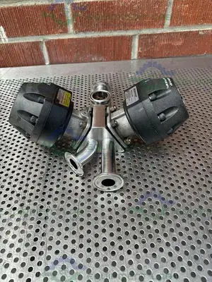 USED 2 ITT PURE FLO ADVANTAGE 4 - WAY DIAPHRAGM VALVE W/ 1" SANITARY FITTING
