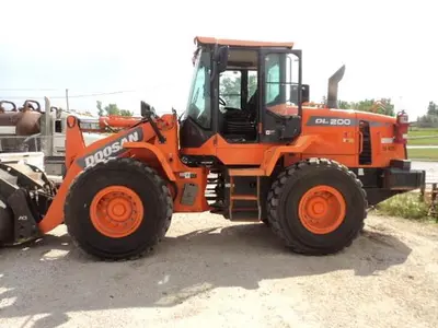 Used 2014 DOOSAN DL 200 Wheel Loaders Manitoba CA | Conquest Truck & Auto Sales #1421356