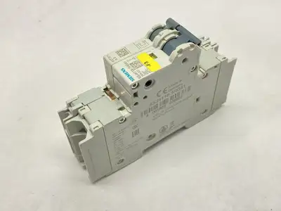 5SJ4118-7HG41 | Siemens  Miniature Circuit Breaker 15A 240V w/ 5ST3010-0HG Switch - Used
