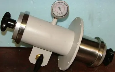QTY. 1. VACUUM CANISTER WITH SCREW ON TOP AND BOTT...