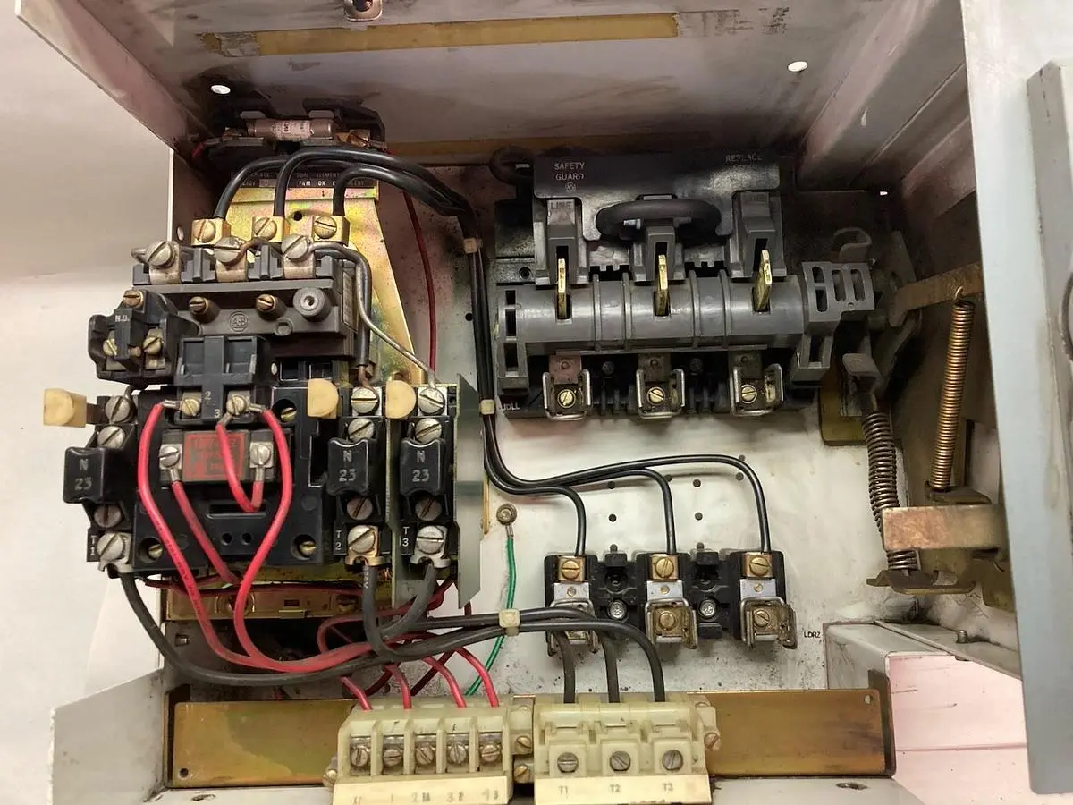USED ALLEN-BRADLEY 2112B-BDB-6-24