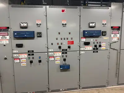 USED 2002 SQUARE D MODEL 4