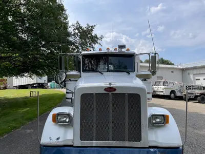 USED 2010 PETERBILT 367 FLAT TOP W/36” SLEEPER