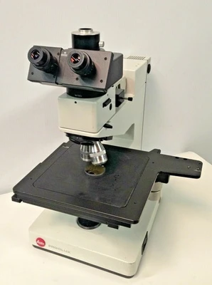 Leitz Ergolux Microscope Model 020-448.026 Trinocular Head 20x 50x Objectives