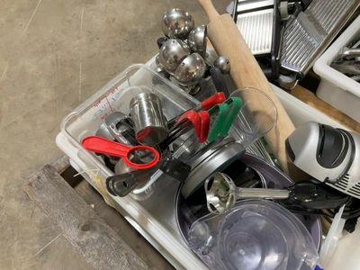 Used MIXED LOT OF MISCELLANEOUS RESTAURANT AND KITCHEN UTENSILS Smallwares Michigan US | Miedema Asset Management Group #1761535