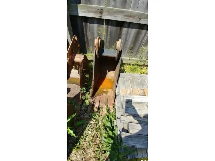 Used KOMATSU 16 IN BUCKET Earth Buckets North Carolina US | Levan Equipment #1546334