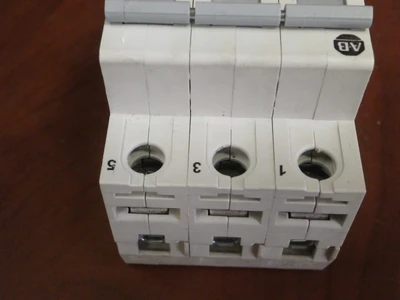 USED Allen-Bradley 1492-ASPHH3