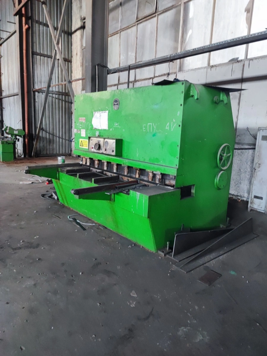 DIGEP Guillotine Shear, good used condition, visible under power