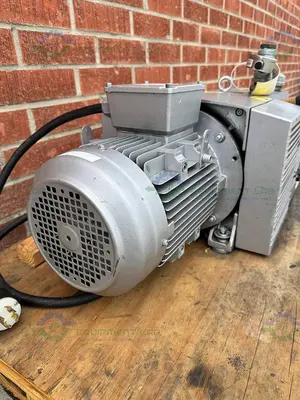 USED REPUBLIC DRT-3100 DRY-RUNNING ROTARY VANE VACUUM PUMP W/ EUROVAC 5.5 KW MOTOR