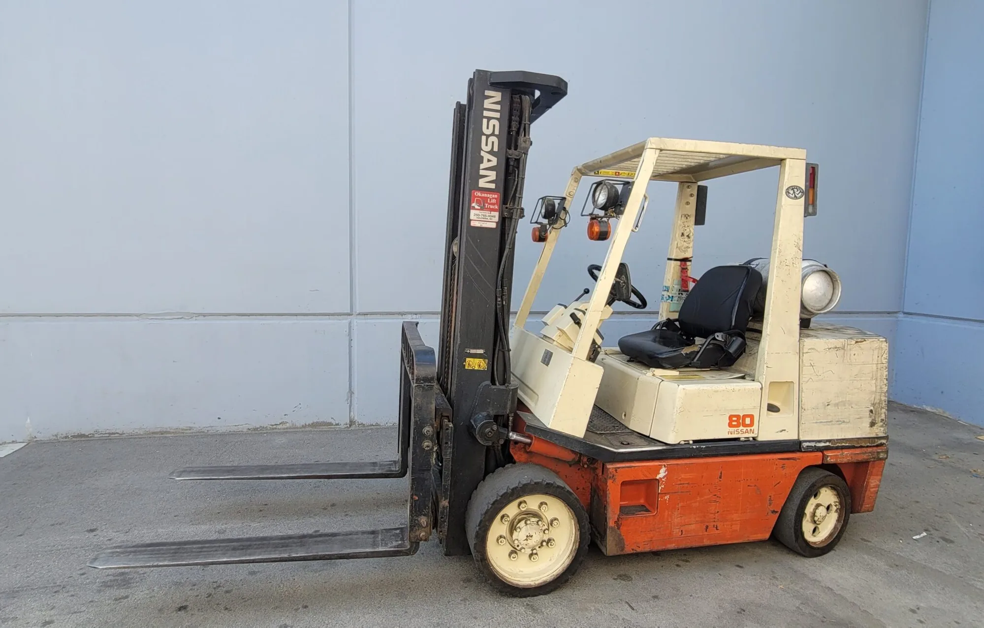 Nissan 8000 lb forklift