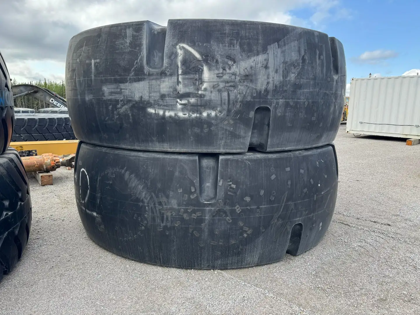 NEW GOODYEAR 52/80R57