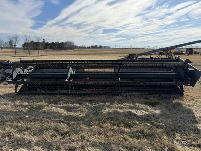 (1) Allis-Chalmers, 17' grain head with steel tines, some teeth are broken, no visible S/N or model ...